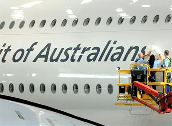 Qantas becomes Spirit of Australia<i>ns</i>, prints customers’ names on plane
