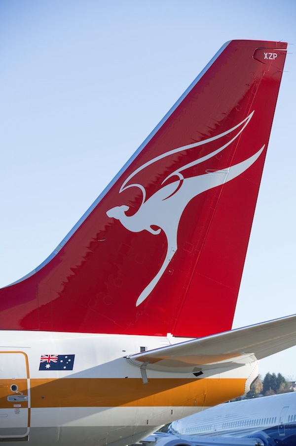 Qantas winged kangaroo tail fin logo 1947 2014 600w