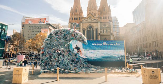 Chris Hemsworth is fighting ocean pollution with a Hawaiian shirt, a plastic wave and a stubby