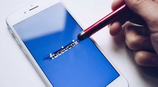 Do it yourself community building – the risks of Facebook Groups for your brand
